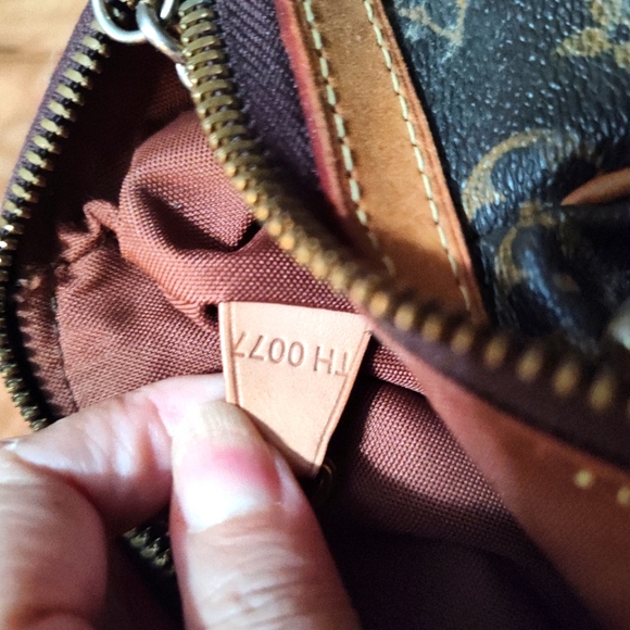 Louis Vuitton Rehab Vintage Tivoli from France - Picture 13 of 17